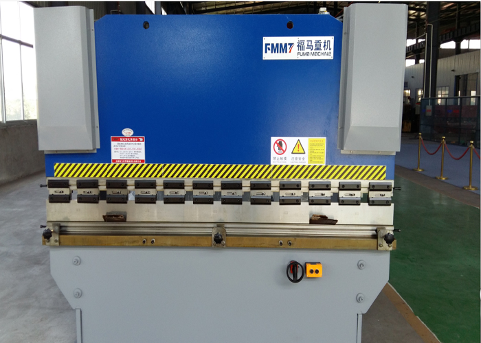 液(yè)壓闆料(liao)折彎機(jī)63T2500 