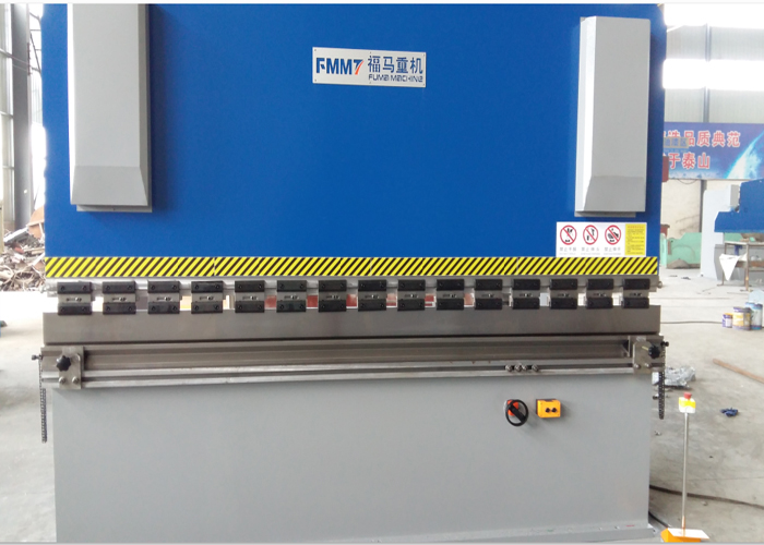 液(yè)壓闆料(liao)折彎機(ji)100T3200