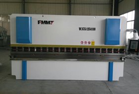 WC67K-125T4000扭(niǔ)軸同步(bù)數控折(shé)彎機