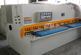 QC12Y-6*3200液壓(yā)擺式剪(jiǎn)闆機